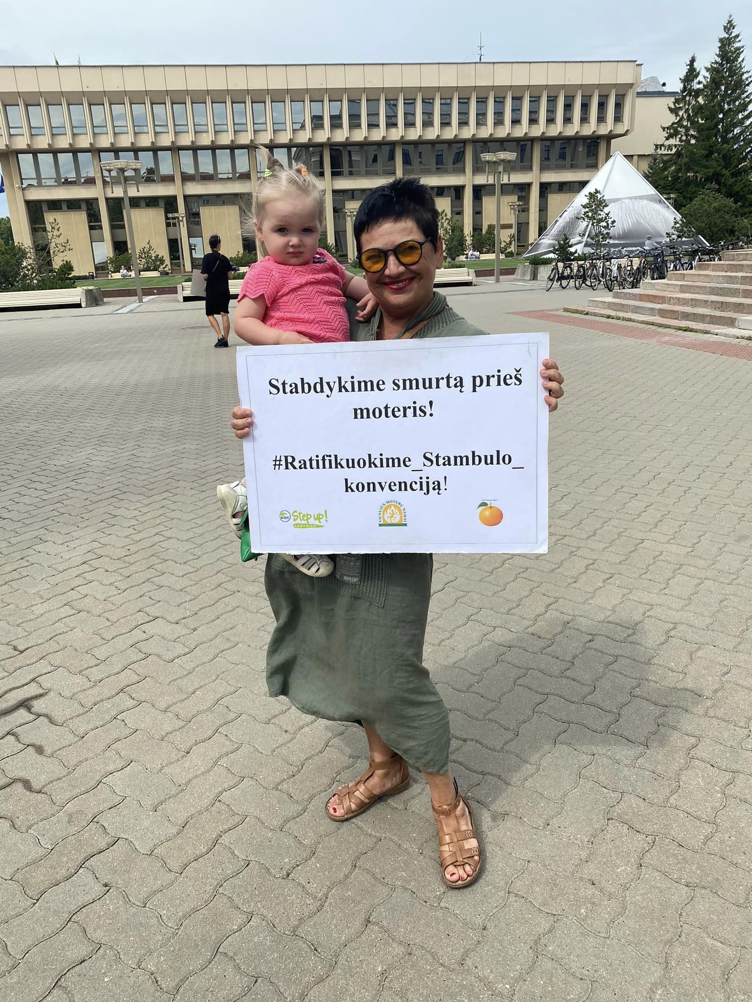 Vilniaus moterų namų nuotrauka