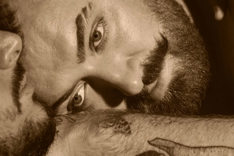 „Hazel Eyes“ albumo viršelis