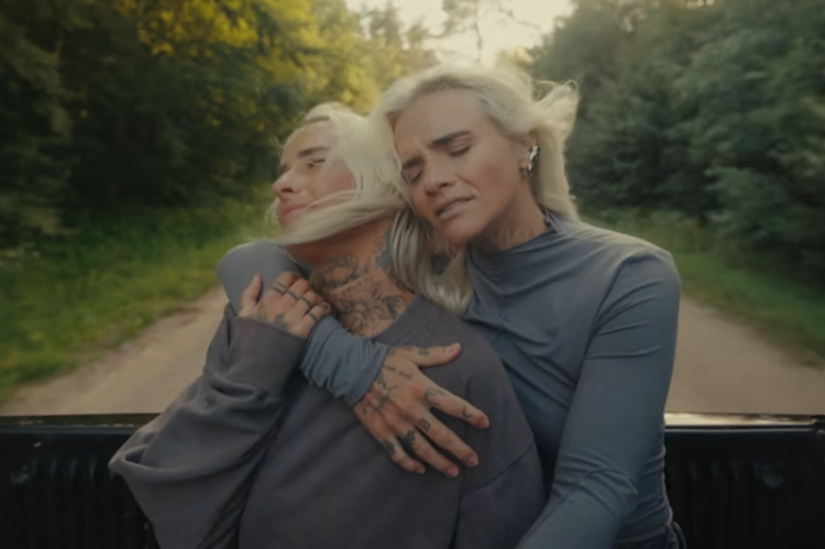 Marija Grabštaitė-Gøya ir jos mylimoji // Stop kadras iš dainos "Hope" klipo / youtube