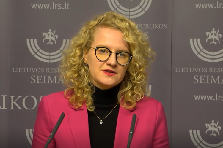 Aušrinė Armonaitė // Nuotr. stop kadras iš Seimo Aušrinė Armonaitė // Nuotr. stop kadras iš interviu Seime