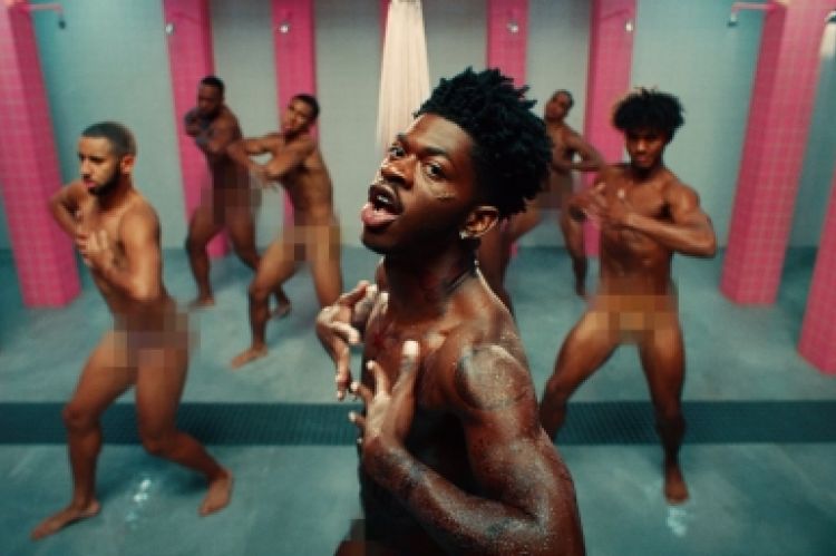 Lil Nas X // Dainos „Industry Baby“ stop kadras
