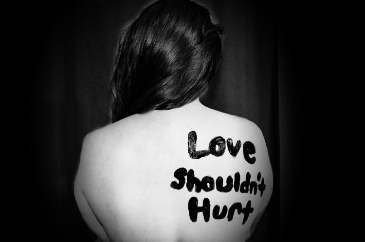 Mielė neturi sukelti skausmo // Nuotr. Sydney Sims