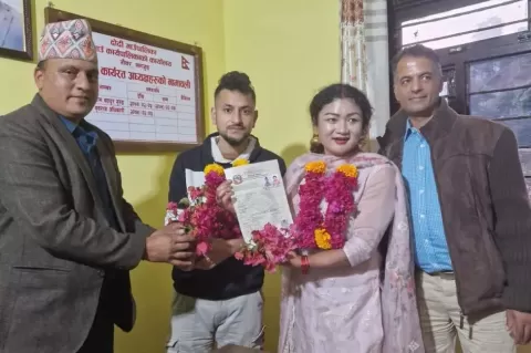 Surendra Pandey ir Maya Gurung santuokos registracija // © 2023 Sunil Babu Pant