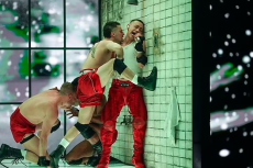 Olly Alexander pasirodymo stop kadras iš youtube